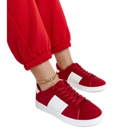 Baskets en daim rouge sur la plateforme Serap
