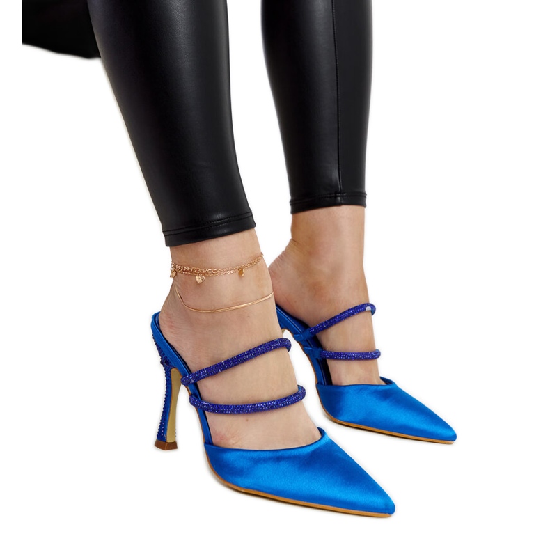 Tongs à talons bleues par Raffaelina Tongs à talons bleues par Raffaelina