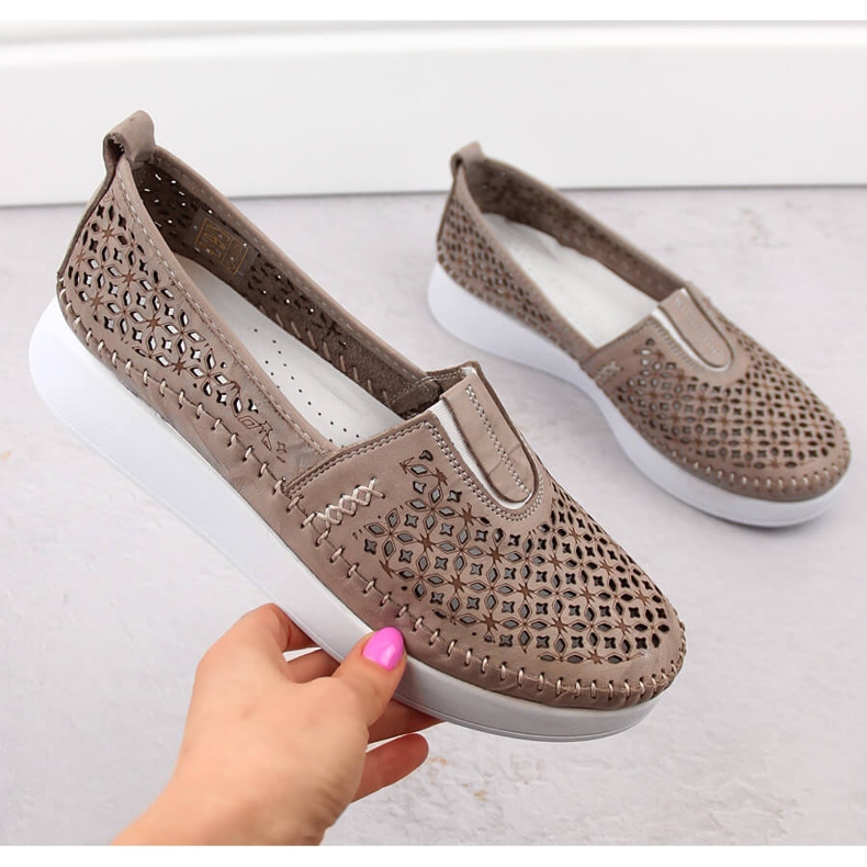 Slip-on femme en cuir ajouré, beige T.Sokolski 0712