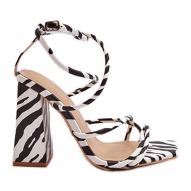Sandales à talons hauts blanches et noires à la mode Josette