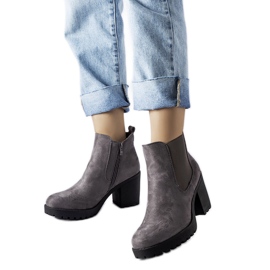 Bottines à talons hauts en daim gris de Magnui
