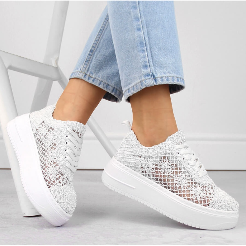 Chaussures à lacets blanches pour femmes sur la plateforme T.Sokolski W503