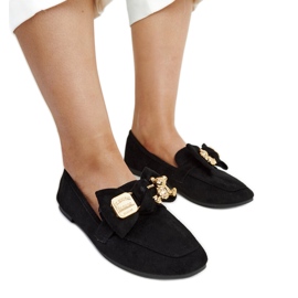 Mocassins noirs avec une épingle de sûreté Kibra décorative