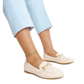 Mocassins décoratifs beige clair par Docherty Mocassins décoratifs beige clair par Docherty