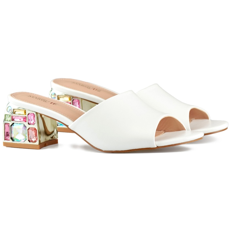 Tongs blanches à talons bas pour femmes avec cristaux