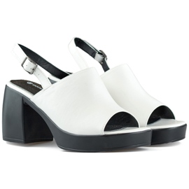 Sandales femme blanches à talon noir