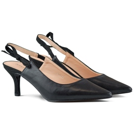 Talons hauts noirs élégants avec un talon ouvert