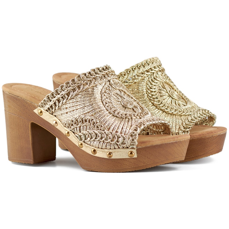 Chaussons femme en dentelle dorée sur talon haut avec une semelle imitant le bois d'or