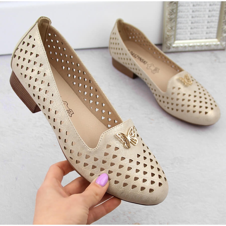 M. DASZYŃSKI Chaussures ajourées à talons bas pour femmes, dorées M.Daszyński beige