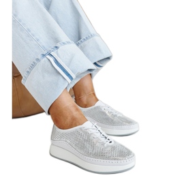 Baskets en cuir argenté sur la plateforme Amana