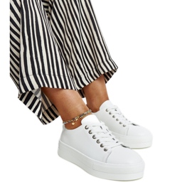 Chaussures en cuir blanc avec boucle décorative blanche Chaussures en cuir blanc avec boucle décorative blanche