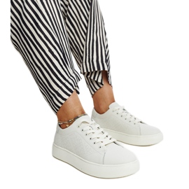 Baskets en cuir beiges