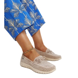 Mocassins en cuir beige avec noeud brun Mocassins en cuir beige avec noeud brun