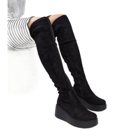 Bottes compensées longues noires par Nafeesa le noir