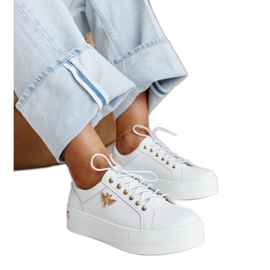 Chaussures en cuir blanc avec boucle décorative