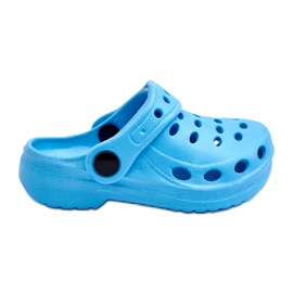 Les tongs en mousse bleu clair