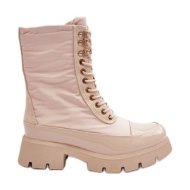 Bottes de travail isolées beiges sur talon plat par Saranema Bottes de travail isolées beiges sur talon plat par Saranema