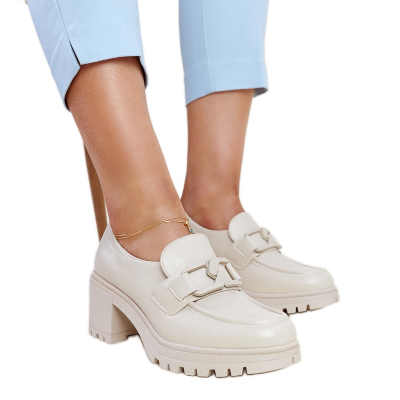 Chaussures beiges avec empiècement en cuir de Vinceza