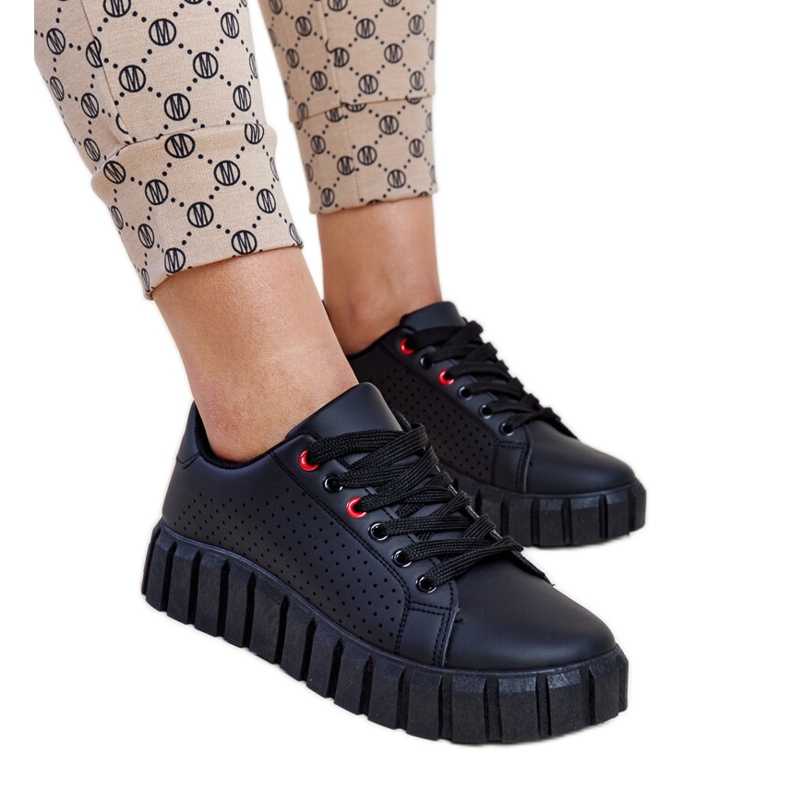 Baskets noires à semelle massive Nesibe le noir