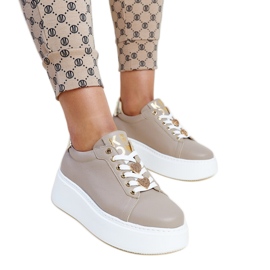 Baskets en cuir beige foncé par Karino