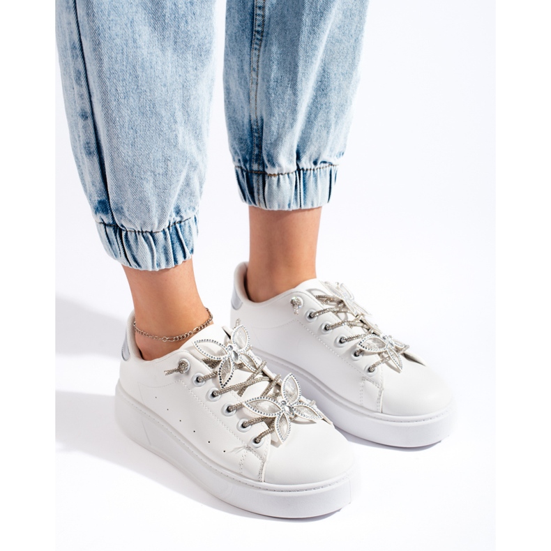 Chaussures de sport blanches avec papillons Chaussures de sport blanches avec papillons