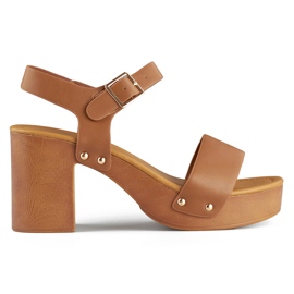 Sandales marron à talon plateforme en bois brun
