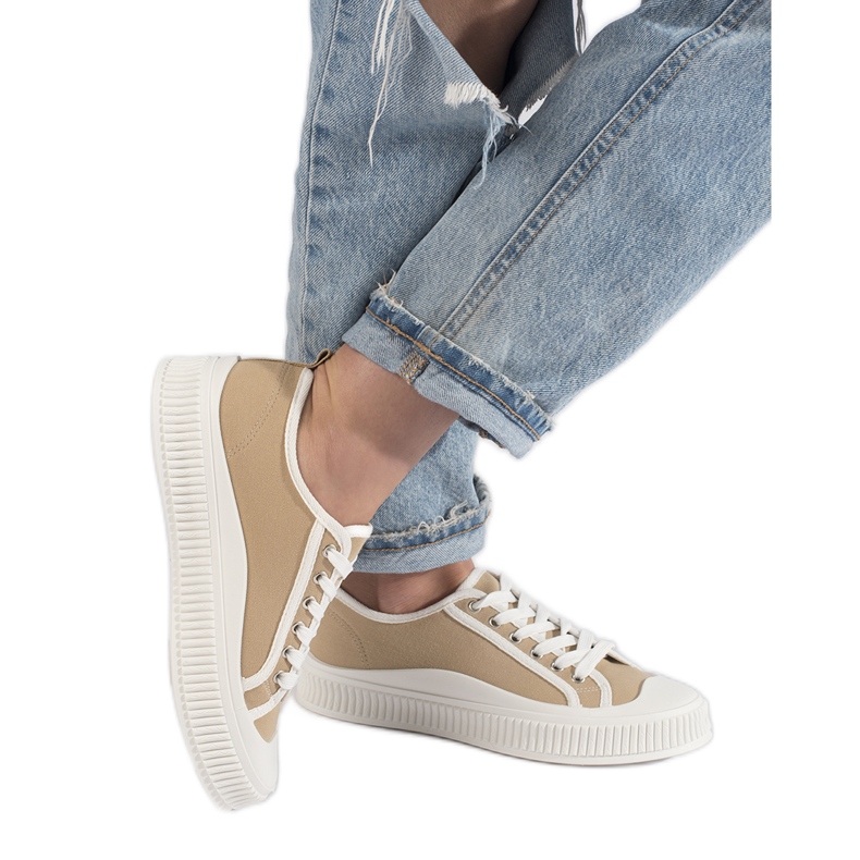 Baskets femme beige foncé sur la plateforme