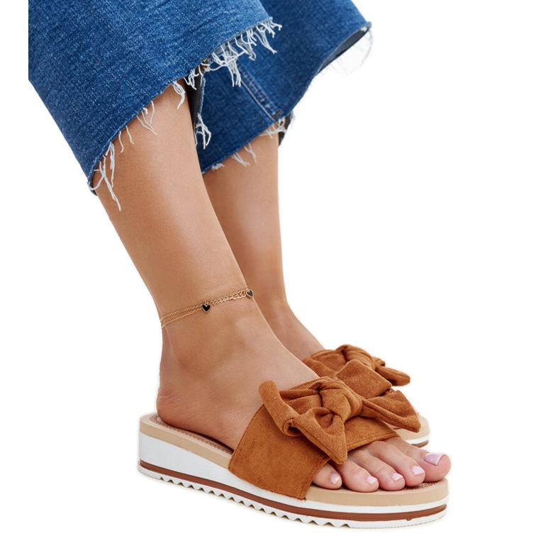 Les mules marron à talons bas de Mikhaila brun