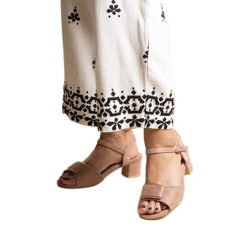 Sandales à talons bas beige foncé de Frederica