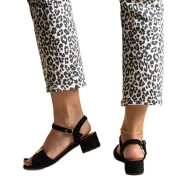 Sandales noires à petit talon avec boucle Horner le noir Sandales noires à petit talon avec boucle Horner le noir