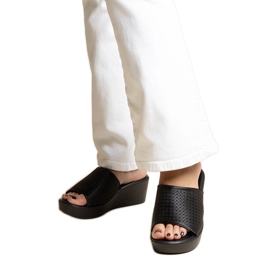 Chaussons compensés ajourés noirs en éco cuir Garvin le noir