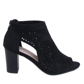 Bottines ajourées à bout ouvert par Pierre Black le noir