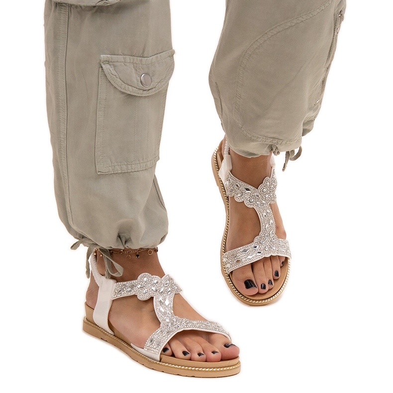 Les sandales blanches brillantes de Shahid Les sandales blanches brillantes de Shahid