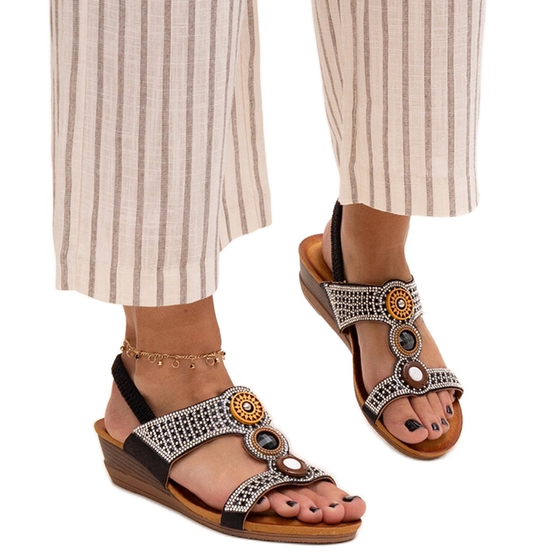 Sandales compensées basses brillantes par Azeeza le noir