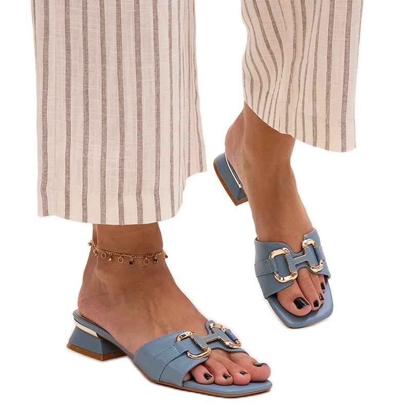 Tongs à talon bas avec boucle Luara décorative bleu