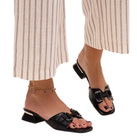 Tongs à talon bas avec boucle Luara décorative le noir