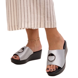Mules compensées argentées avec boucle Keirenh Mules compensées argentées avec boucle Keirenh