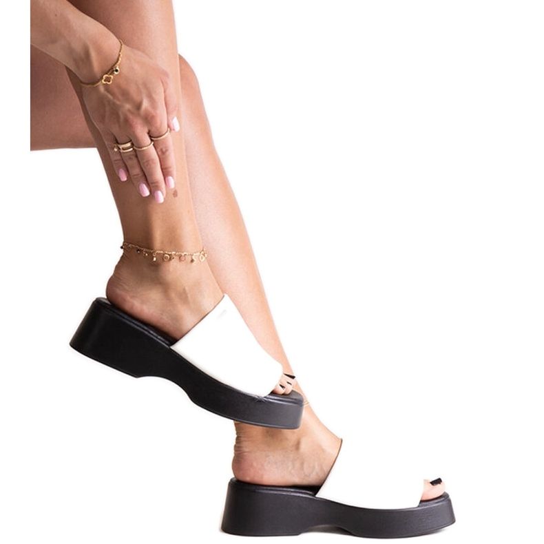 Tongs blanches sur la plateforme Big Star NN274022