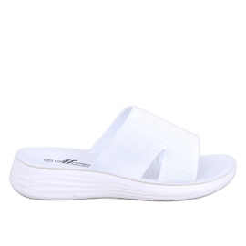 Hervès Chaussons souples ajourés blancs