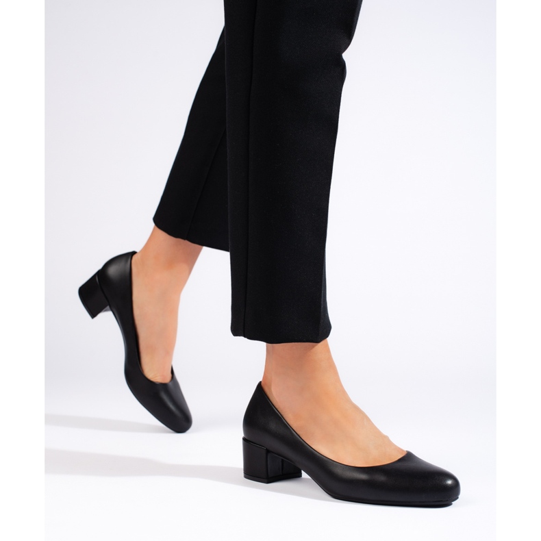 Élégants escarpins noirs à talons bas de Sergio Leone le noir