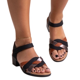 Sandales noires à talons bas de Rudaina le noir
