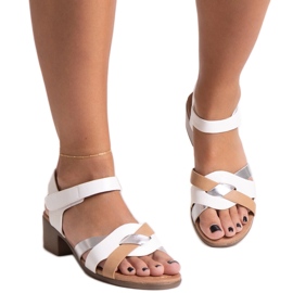 Sandales blanches à talons bas de Rudaina