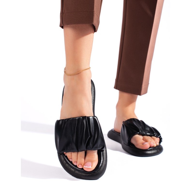 Chaussons noirs femme le noir Chaussons noirs femme le noir