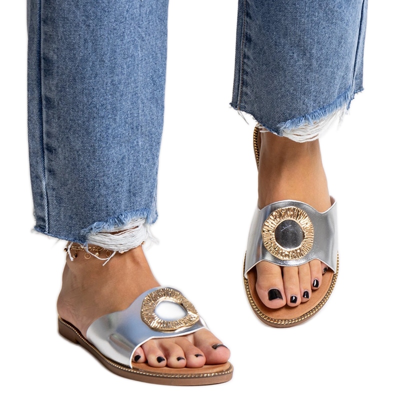 Tongs argentées avec boucle Ganea décorative