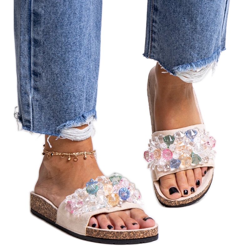 Tongs beiges ornées de pierres Negistina