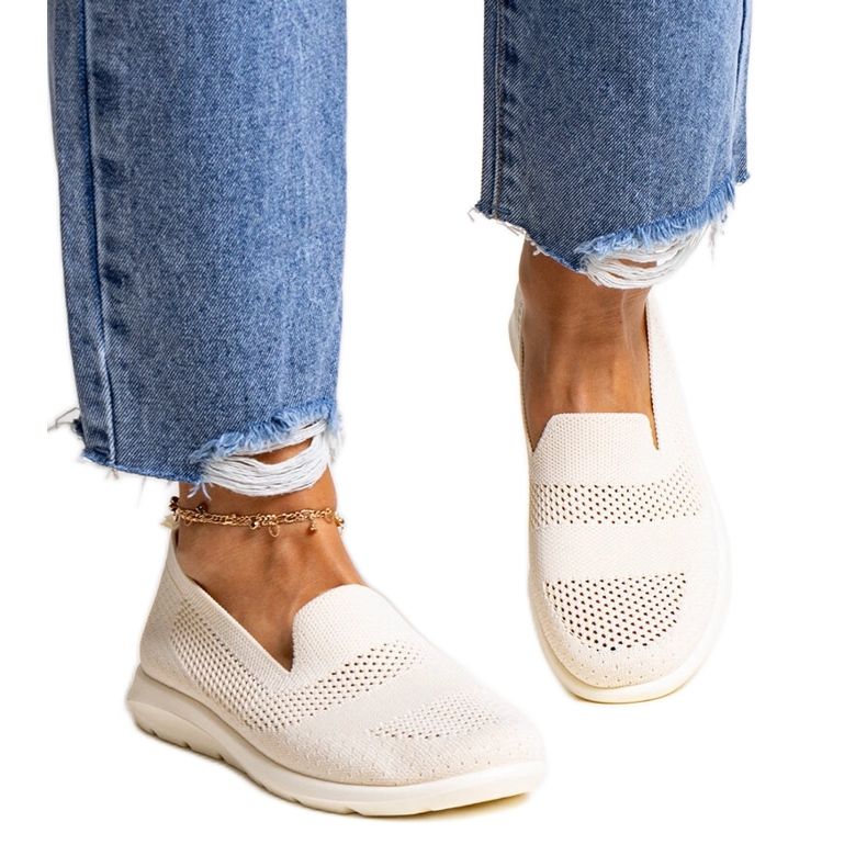 Baskets beiges à semelle en mousse par Rahima