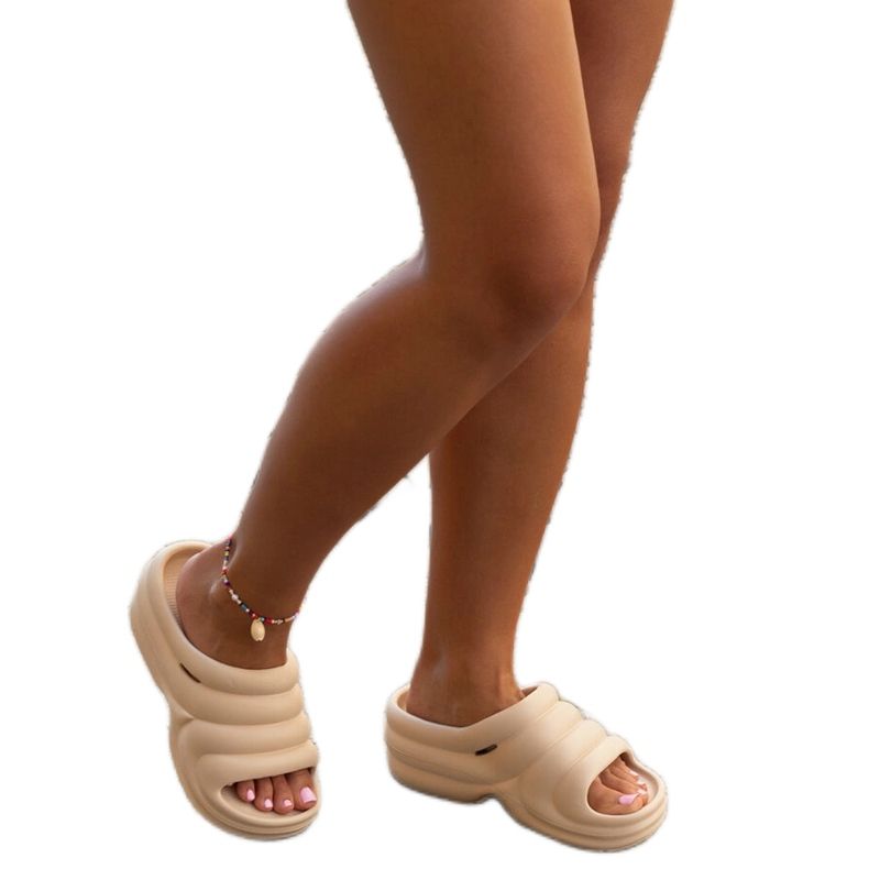 Tongs Amina massives beige foncé Tongs Amina massives beige foncé