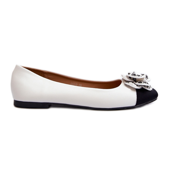 Ballerines pour femmes en cuir écologique avec détail décoratif, blanc Divinella blanche