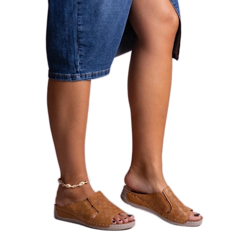 Claquettes Marouna marron perforées brun Claquettes Marouna marron perforées brun