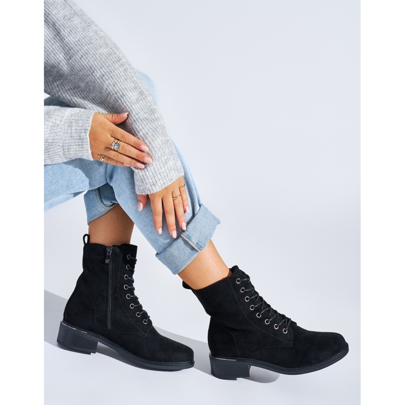 Bottines femme noires à lacets et talon bas le noir